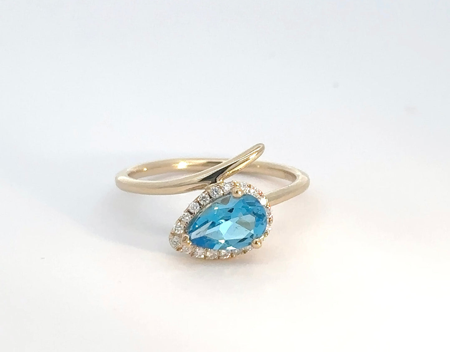 14k Yellow Gold Diamond & Blue Topaz Ring