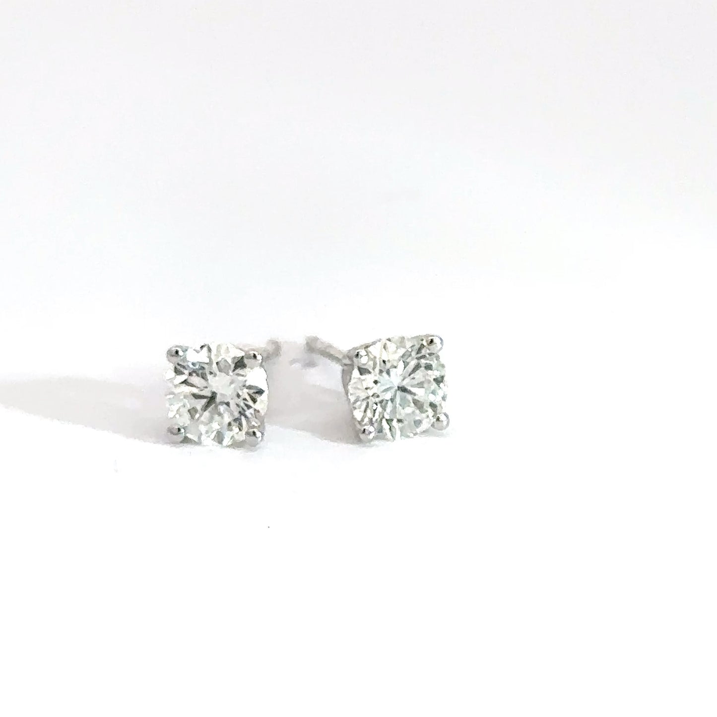 14k White Gold 1.01cttw Diamond Studs