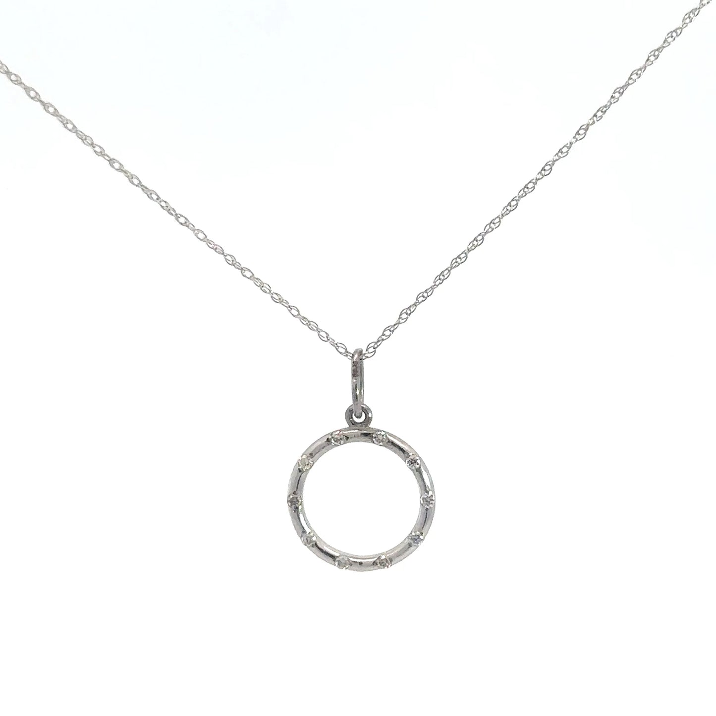 14k White Gold Diamond Circle Pendant