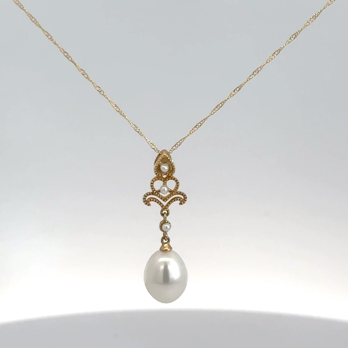 14k Yellow Gold Intricate Pearl Pendant