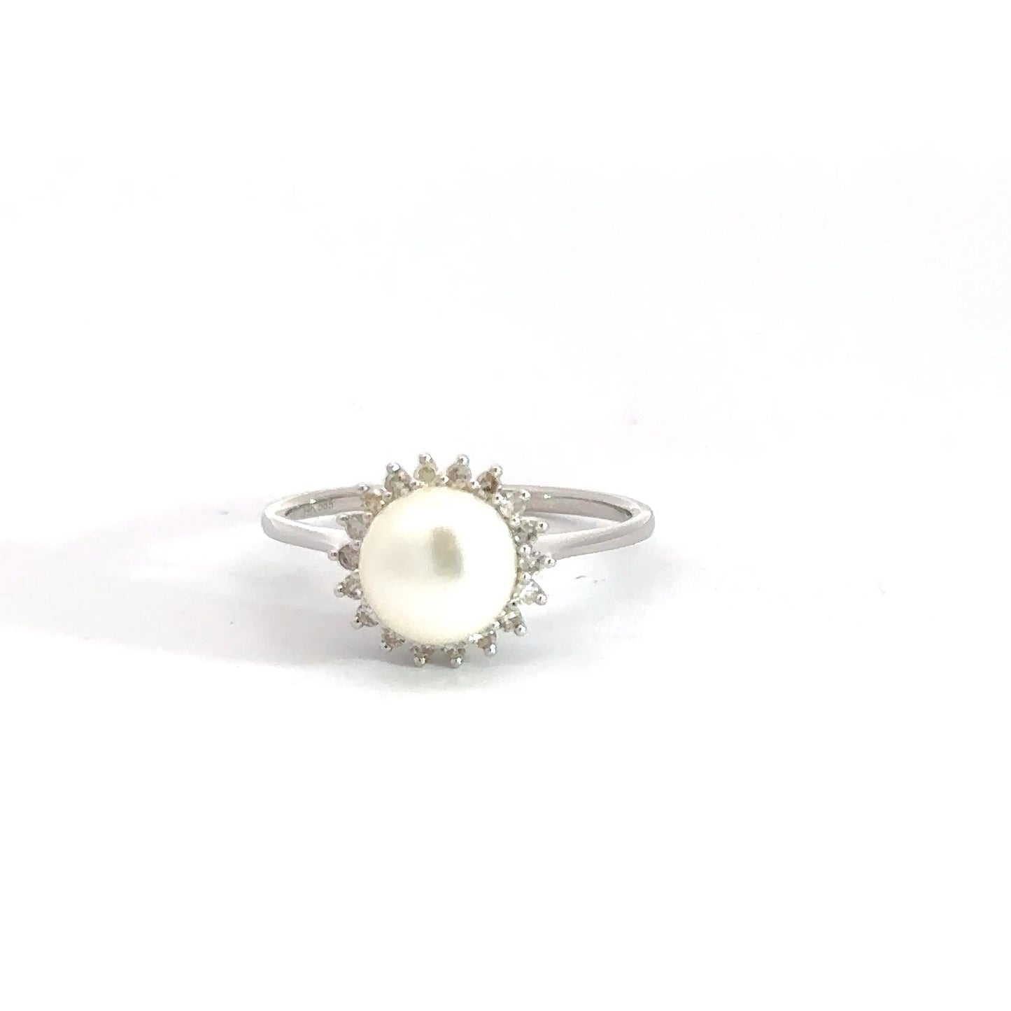 14k White Gold Diamond & Pearl Ring
