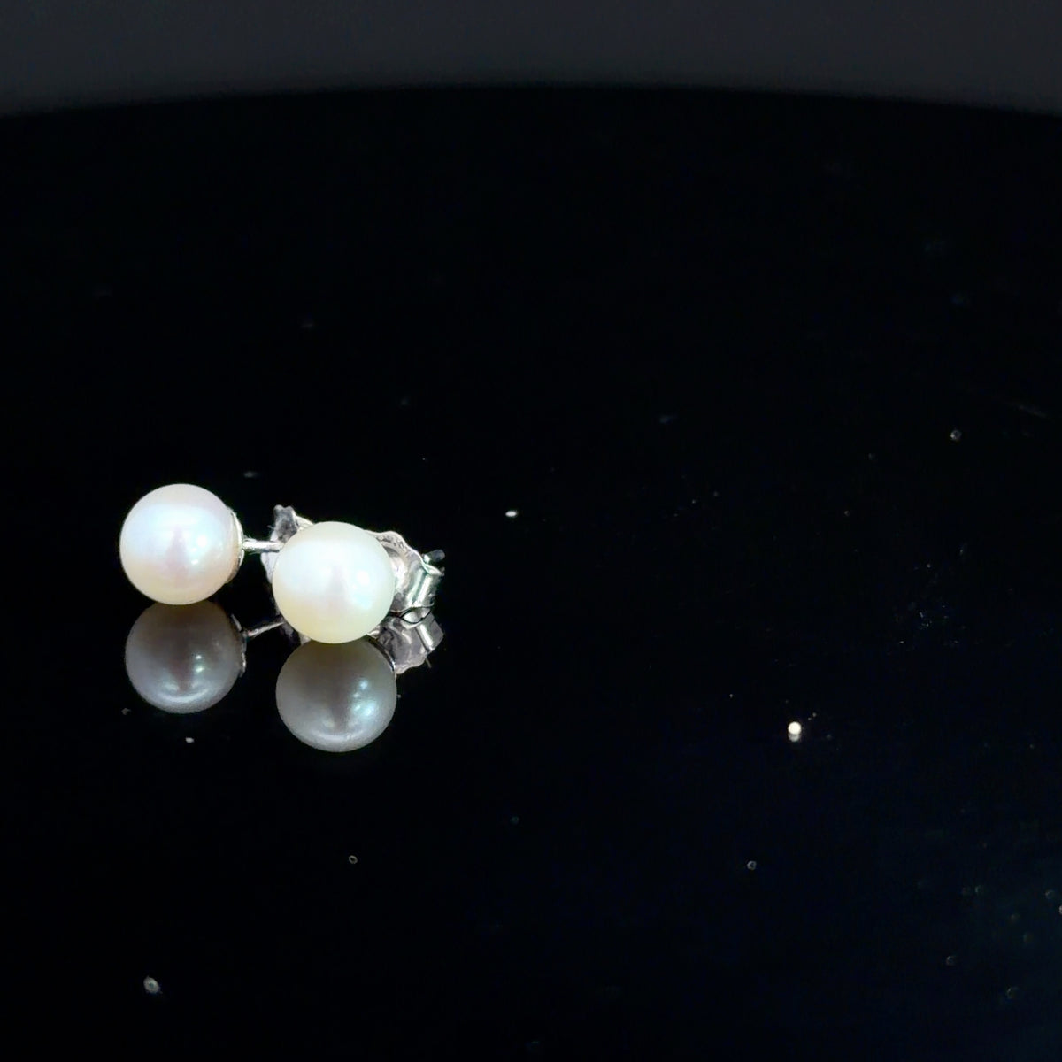 14k Pearl Studs