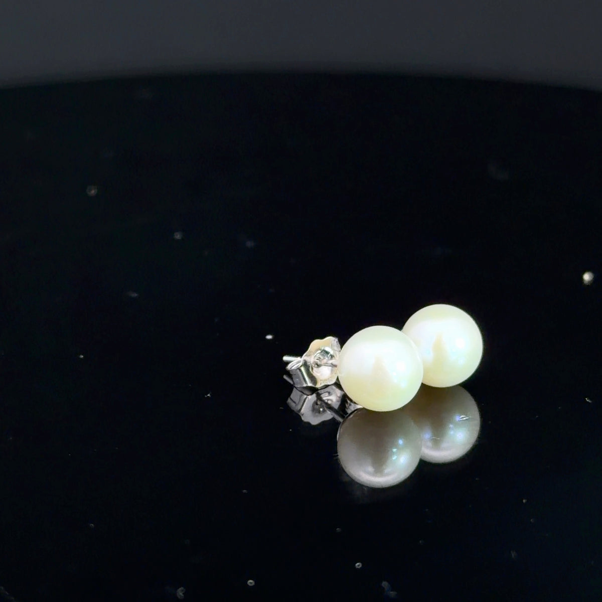 14k White Gold Pearl Studs