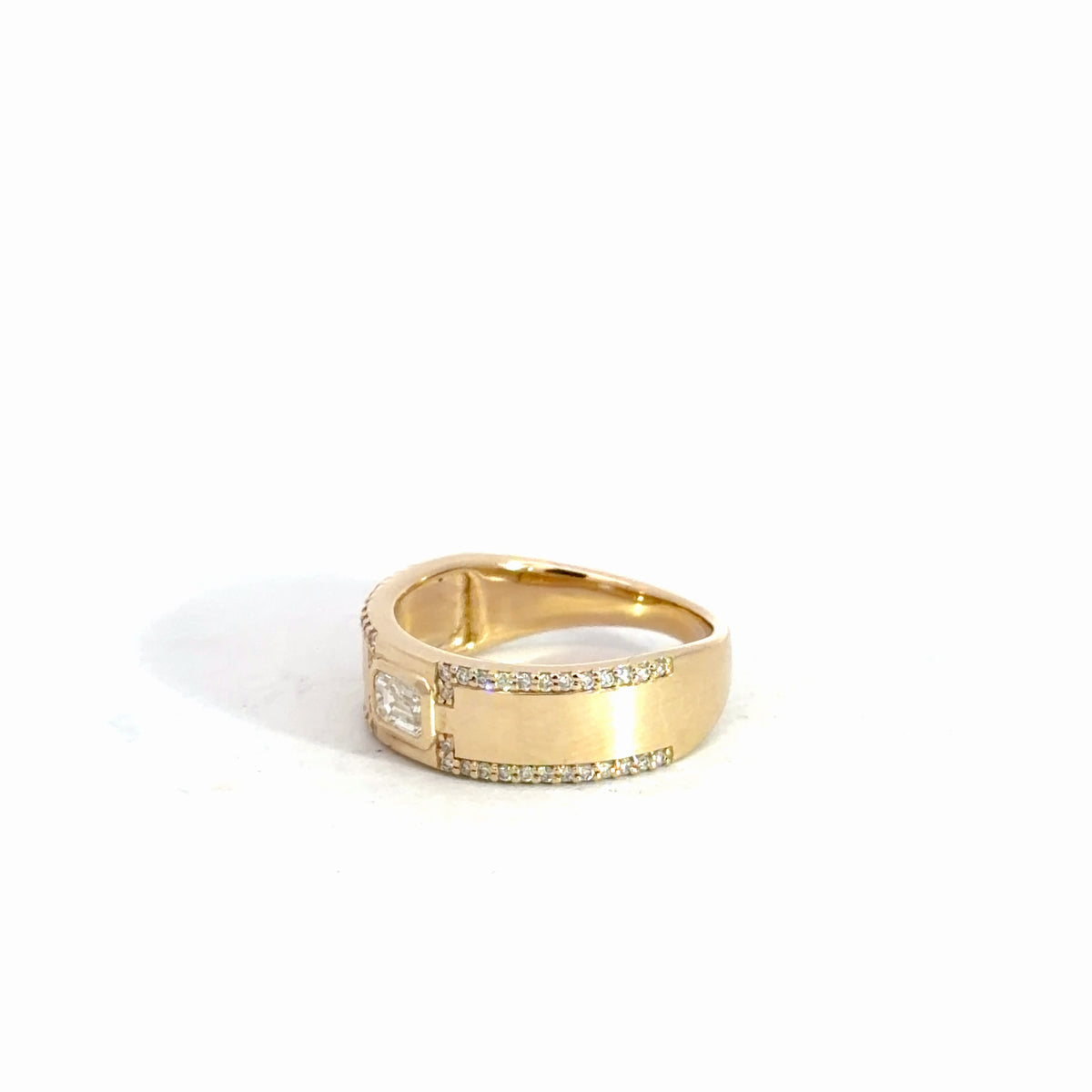 14k Yellow Gold Emerald Cut & Round Brilliant Diamond Ring