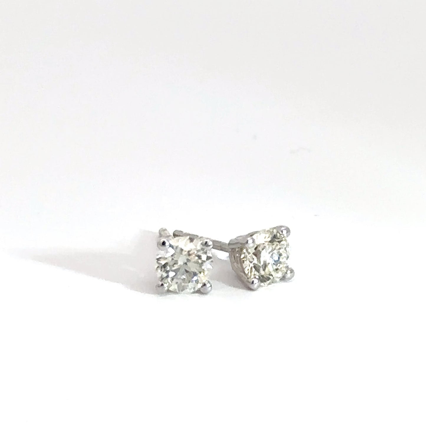14k White Gold .81cttw Diamond Studs