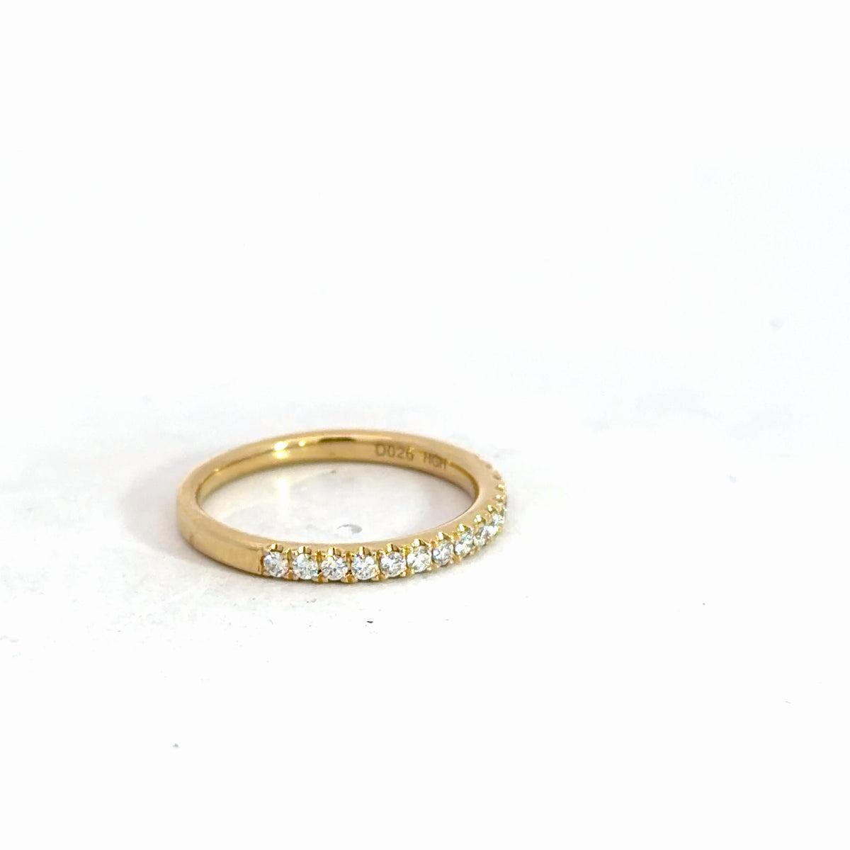 14k Yellow Gold Diamond Band .26cttw