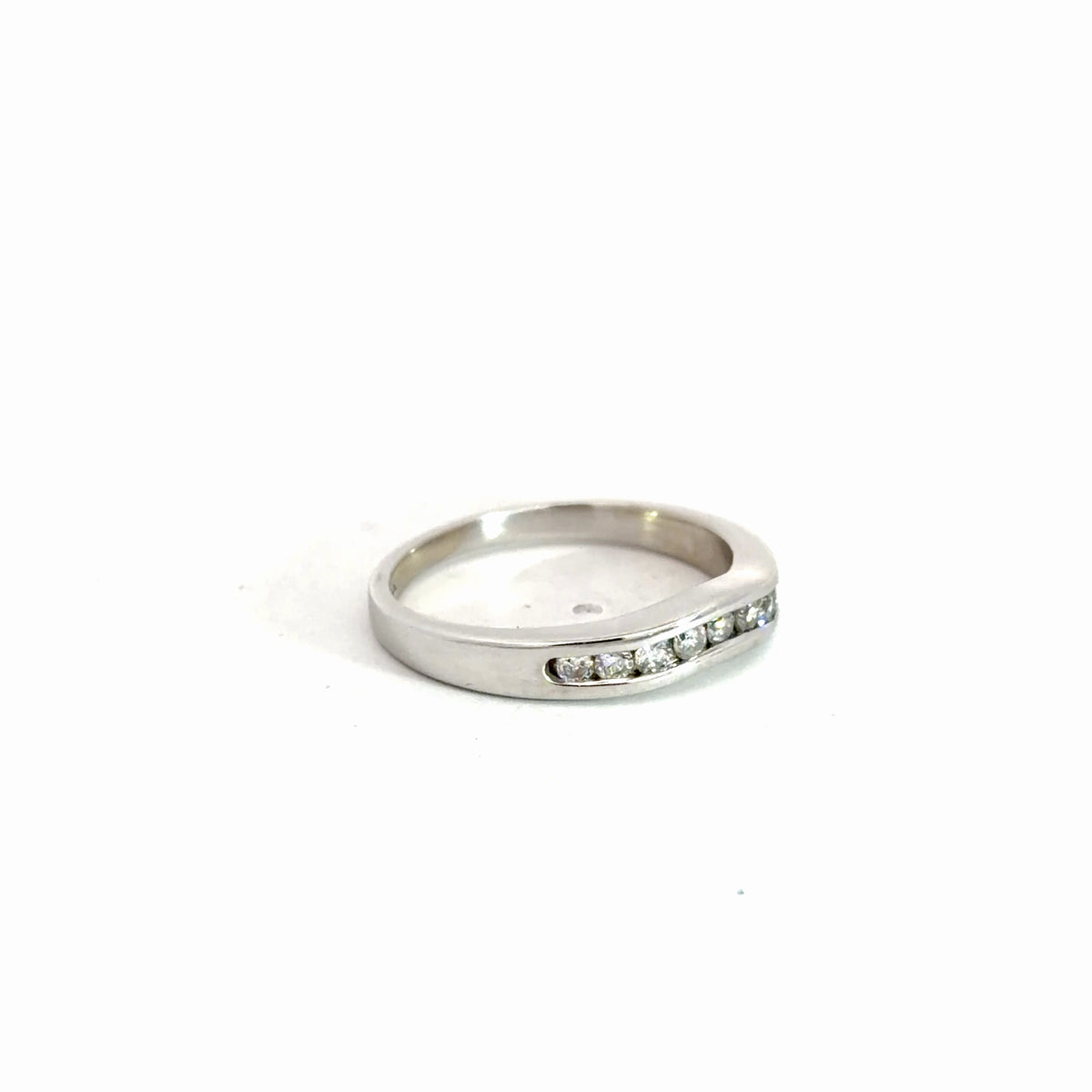 14k White Gold Diamond Contour Band