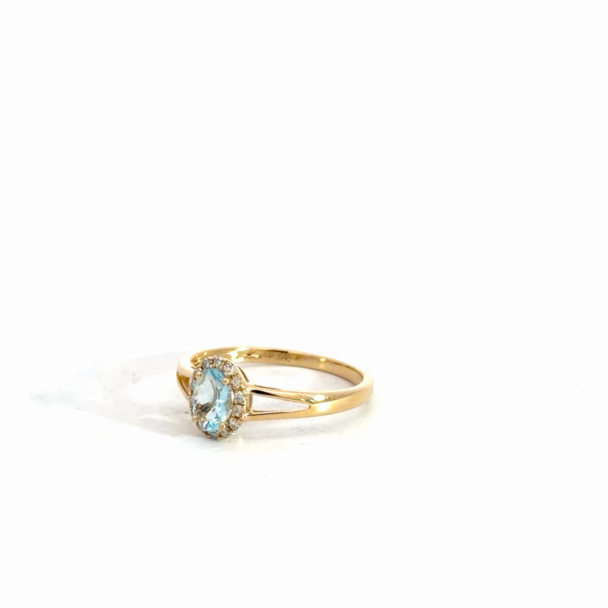 14k Yellow Gold Aquamarine & Diamond Ring