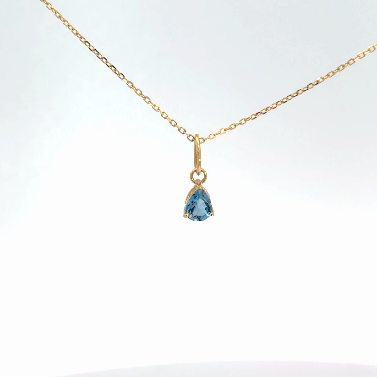 14k Yellow Gold Aquamarine Pendant