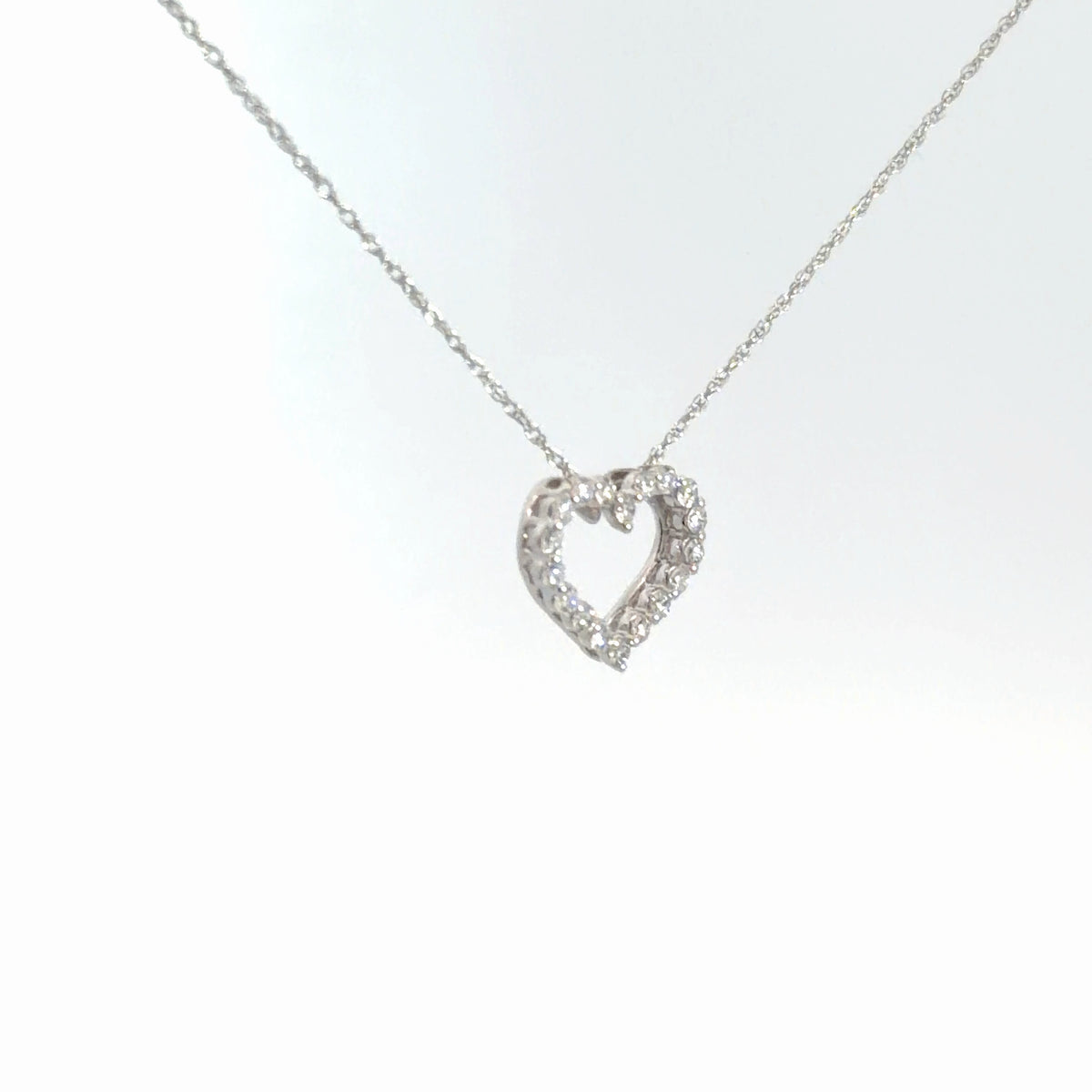 14k White Gold Diamond Heart Pendant 1/4cttw