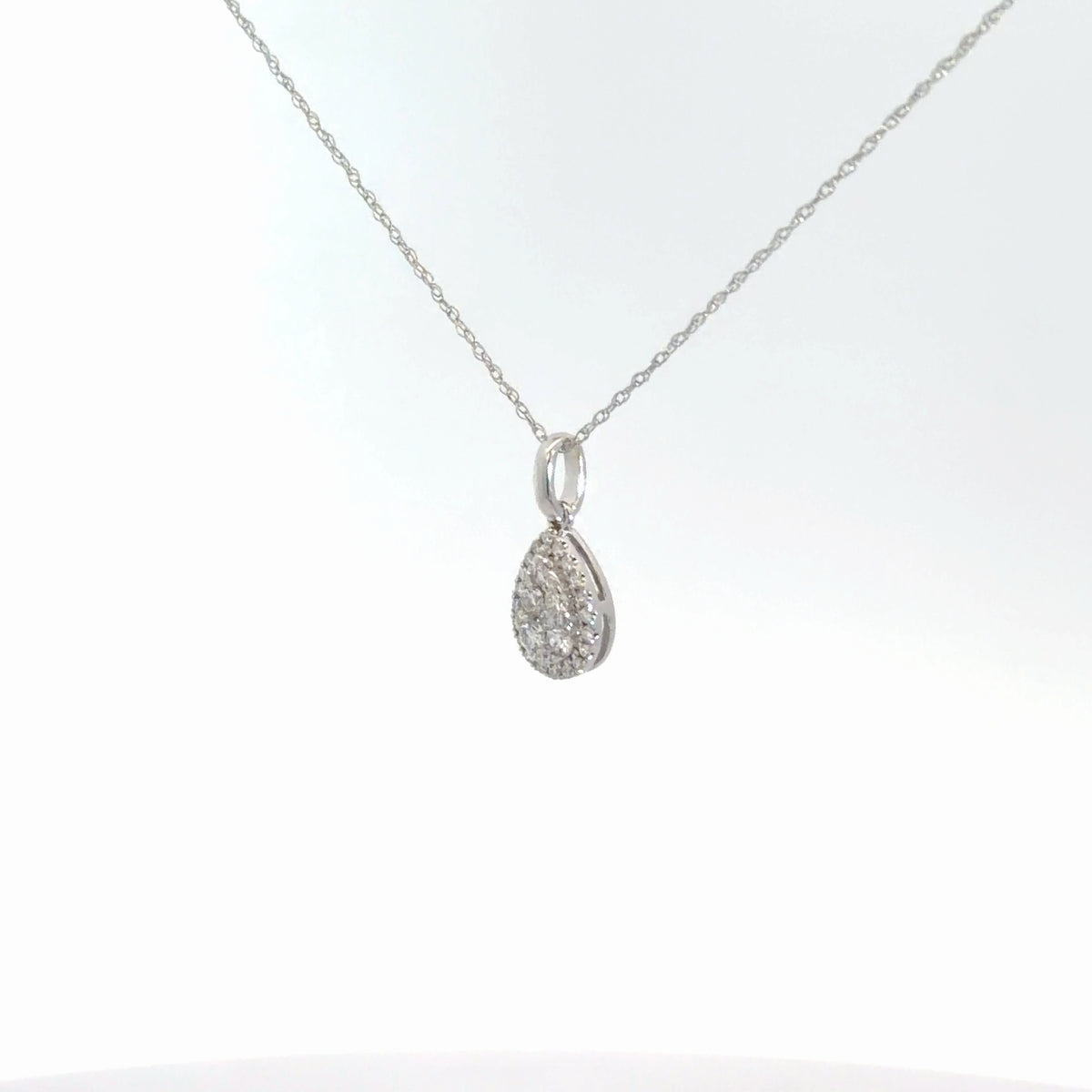 14k White Gold Diamond Cluster Pendant 1/4cttw