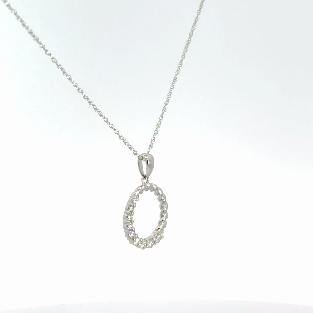 14k White Gold Diamond Circle .22cttw