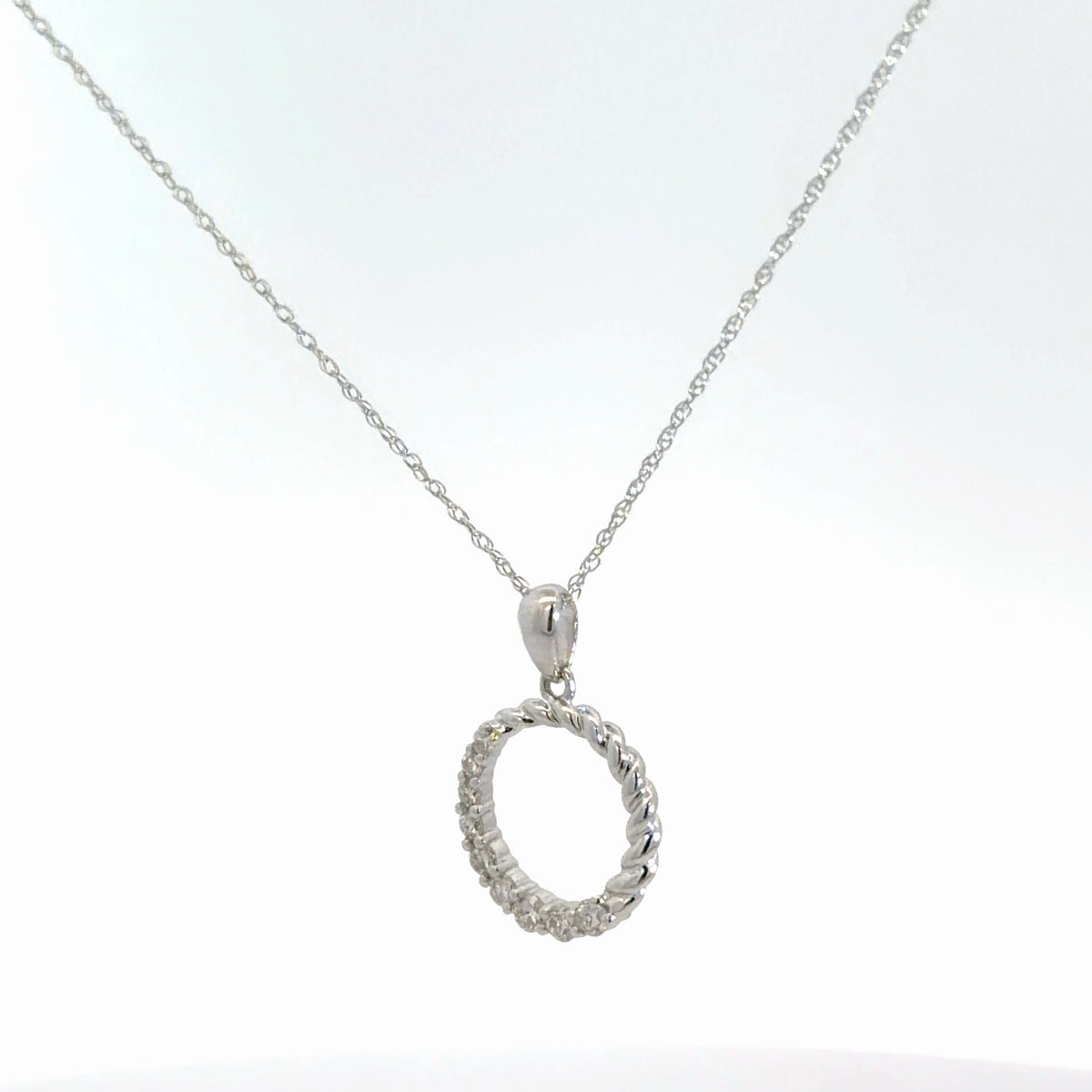 14k White Gold Diamond Circle .22cttw