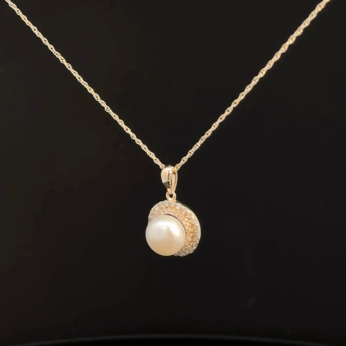14k Yellow Gold Pearl & Diamond Necklace