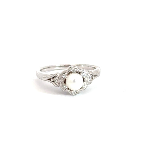 10k White Gold Diamond & Pearl Ring