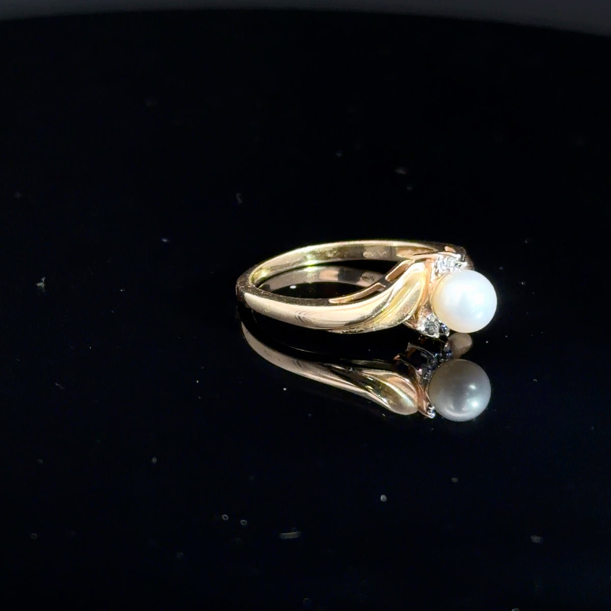 10k Yellow Gold Pearl Ring