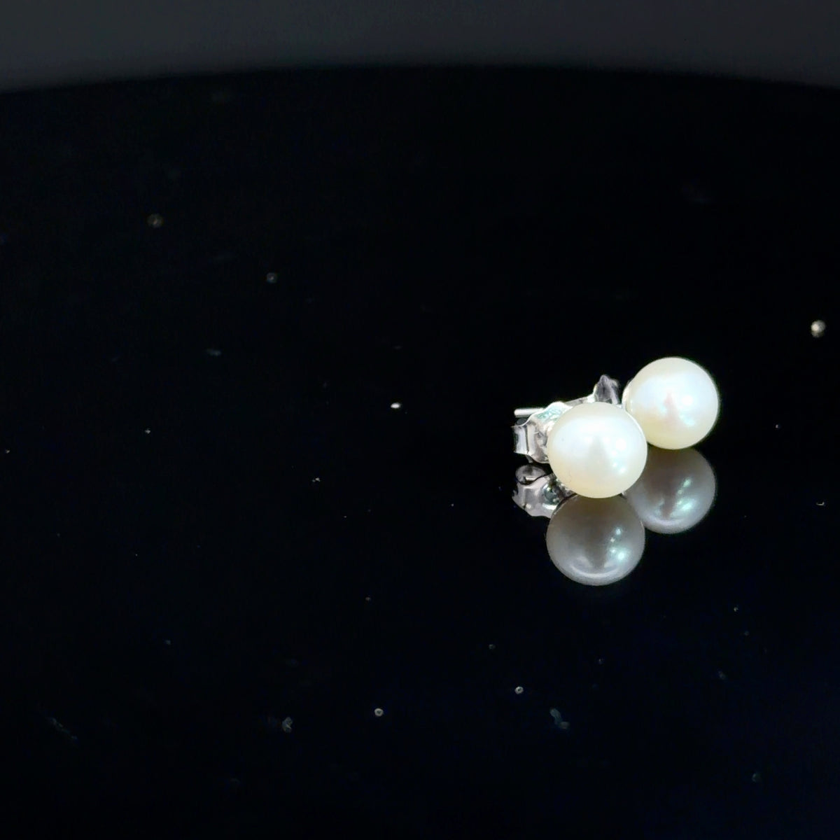 14k Pearl Studs