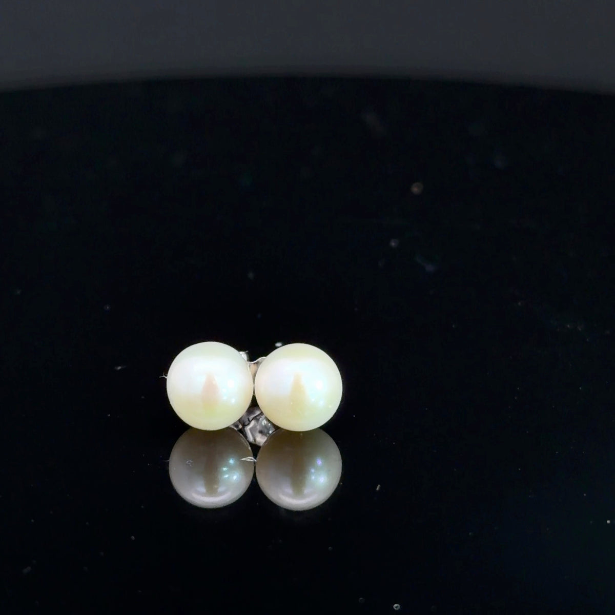 14k White Gold Pearl Studs