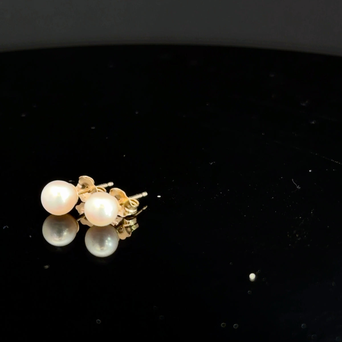 14k Yellow Gold Pearl Studs