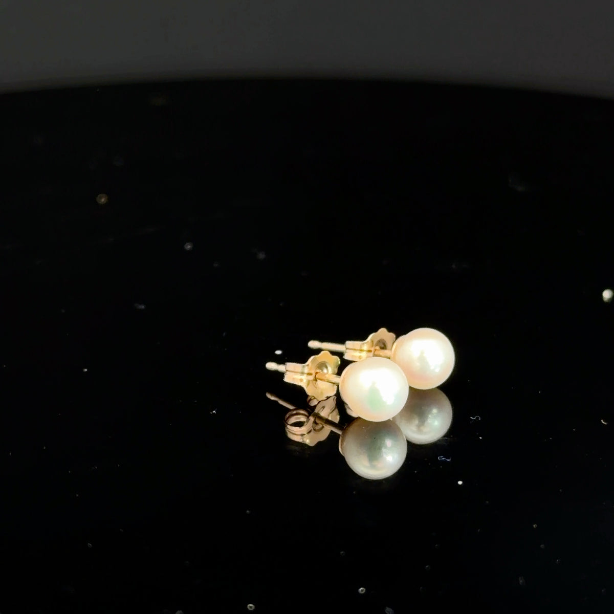 14k Yellow Gold Pearl Studs