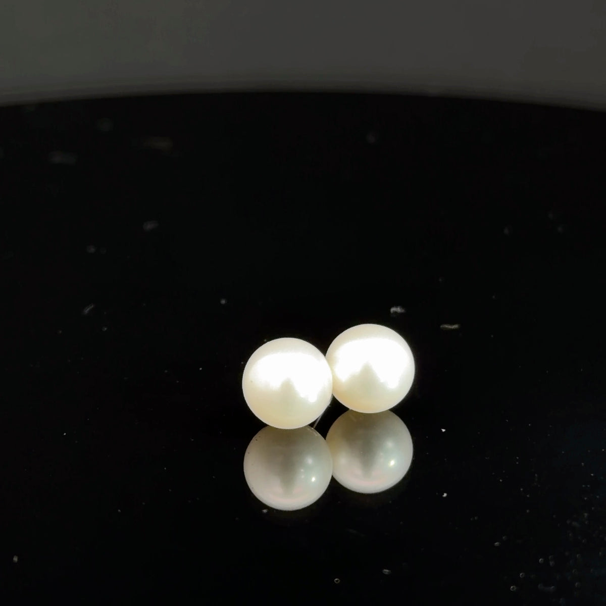 14k White Gold Pearl Studs