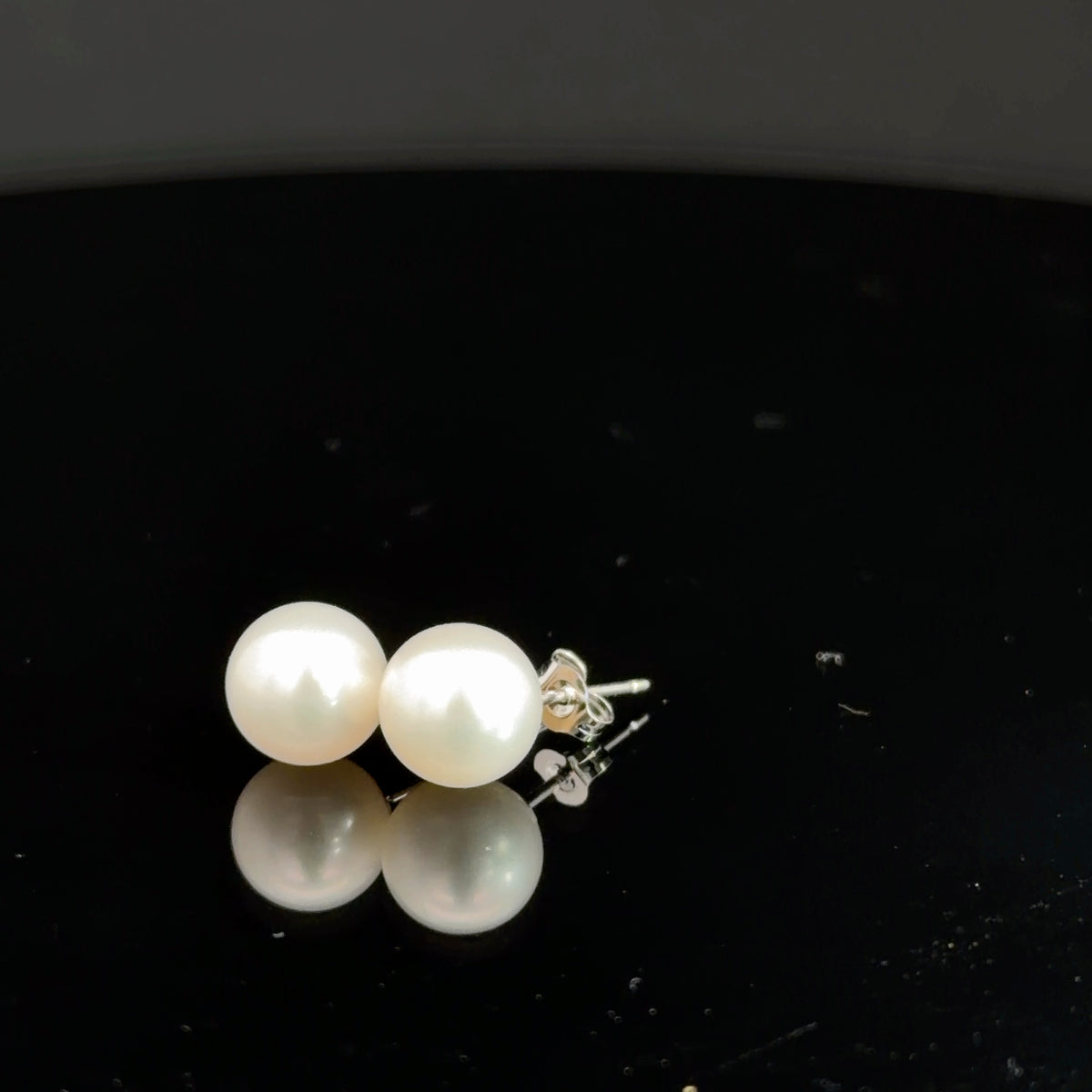 14k White Gold Pearl Studs