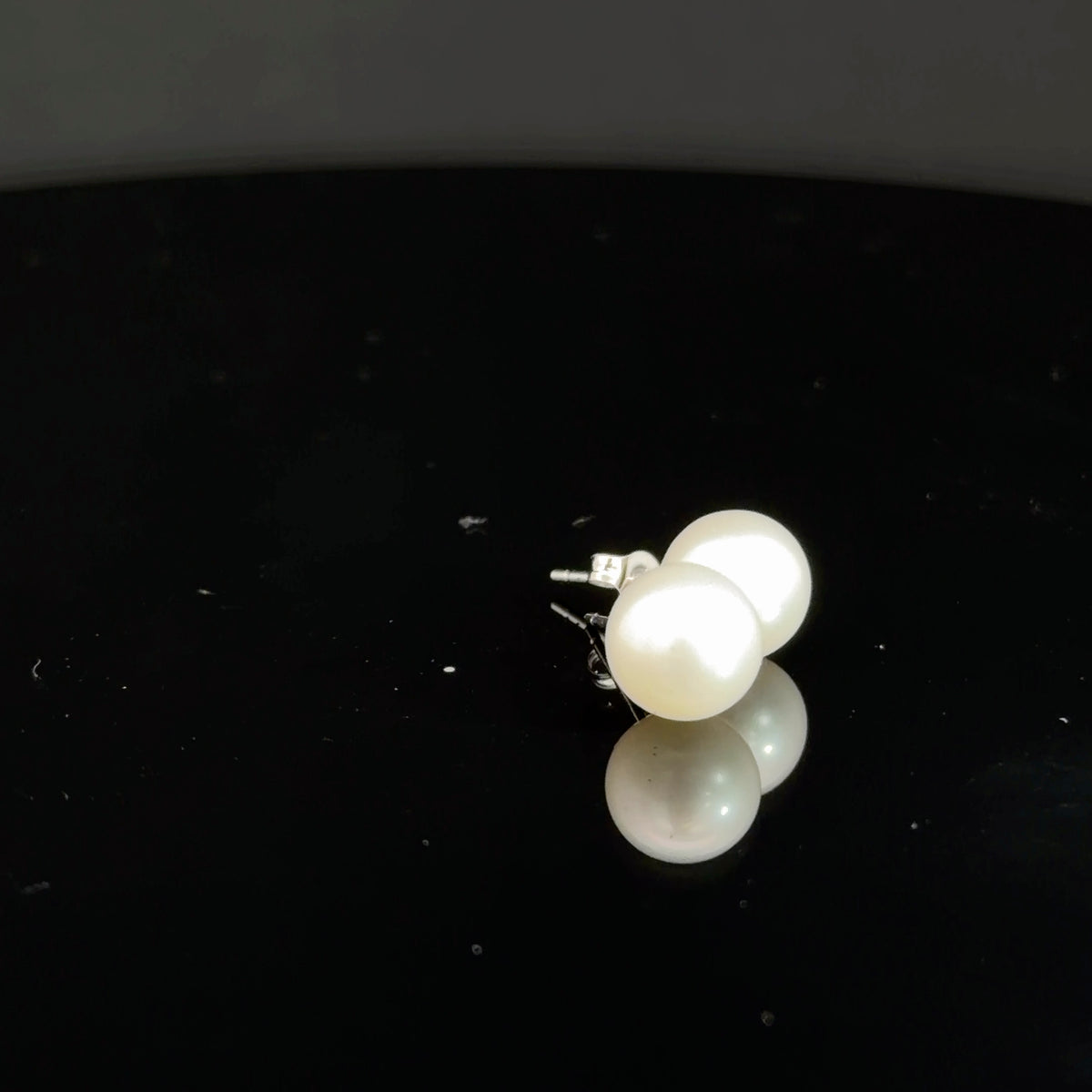 14k White Gold Pearl Studs