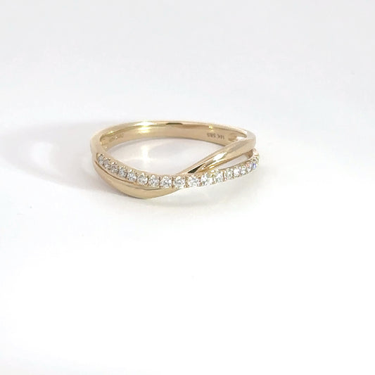 14k Yellow Gold Diamond Twist Band .17cttw