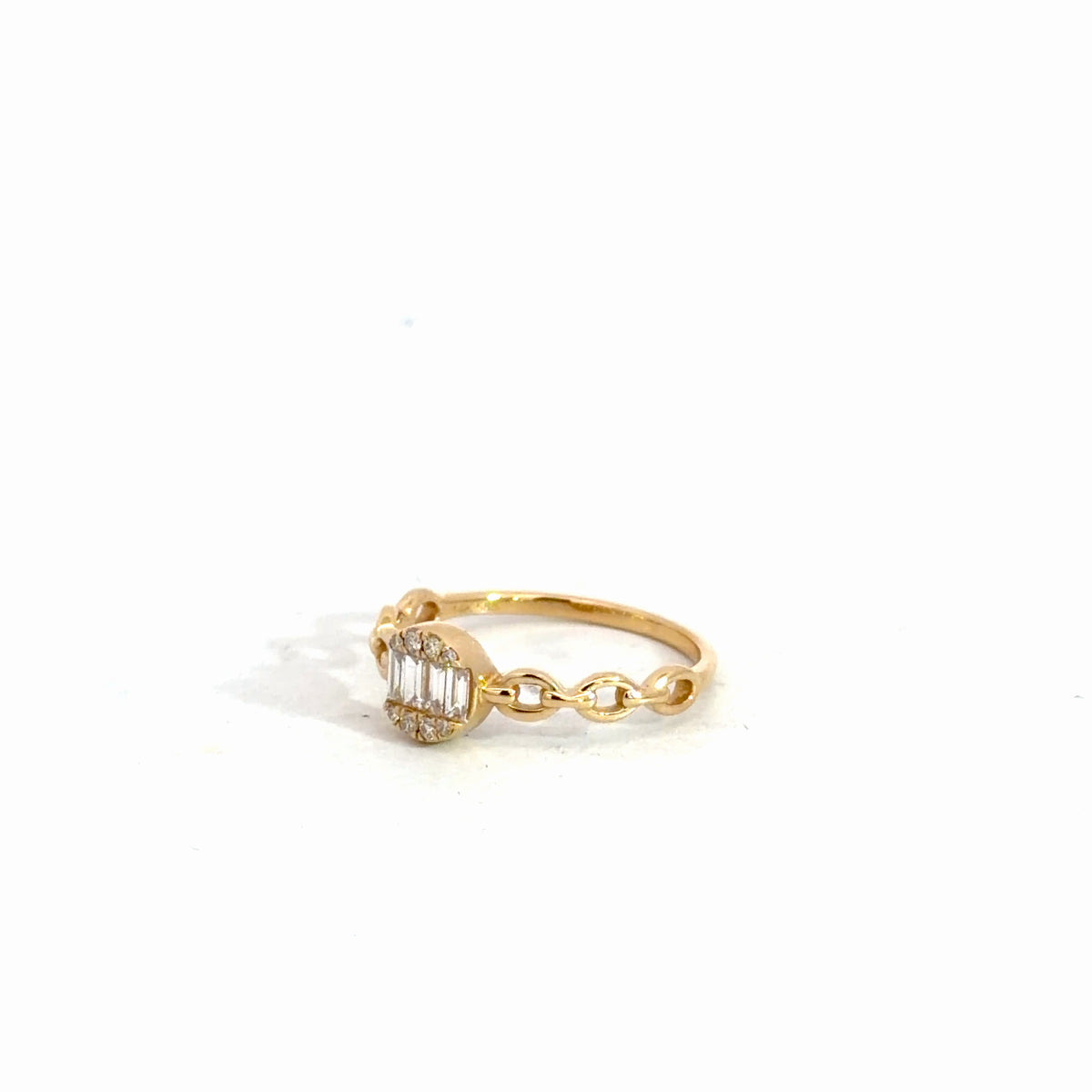 14k Yellow Gold Round Brilliant & Baguette Diamond Ring .21cttw